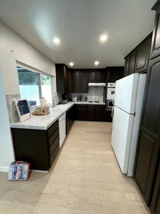 Bright, Stylish 4bd Modern House With Private Pool Сasa de vacaciones *